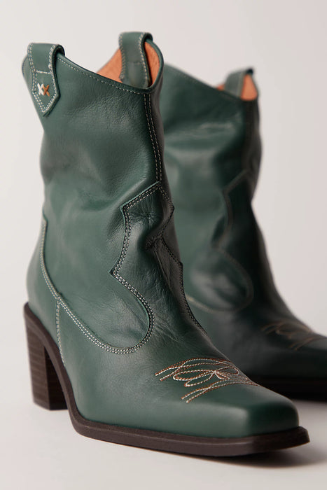 Wandering Western Boot
